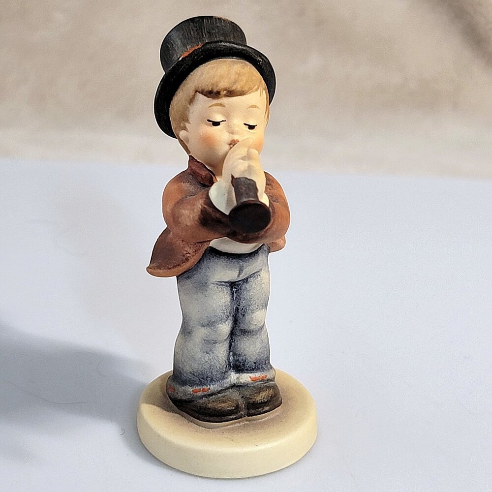 Pre-Owned Goebel HUMMEL W Germany 5" Figurine #85/0 SERENADE Boy With Horn